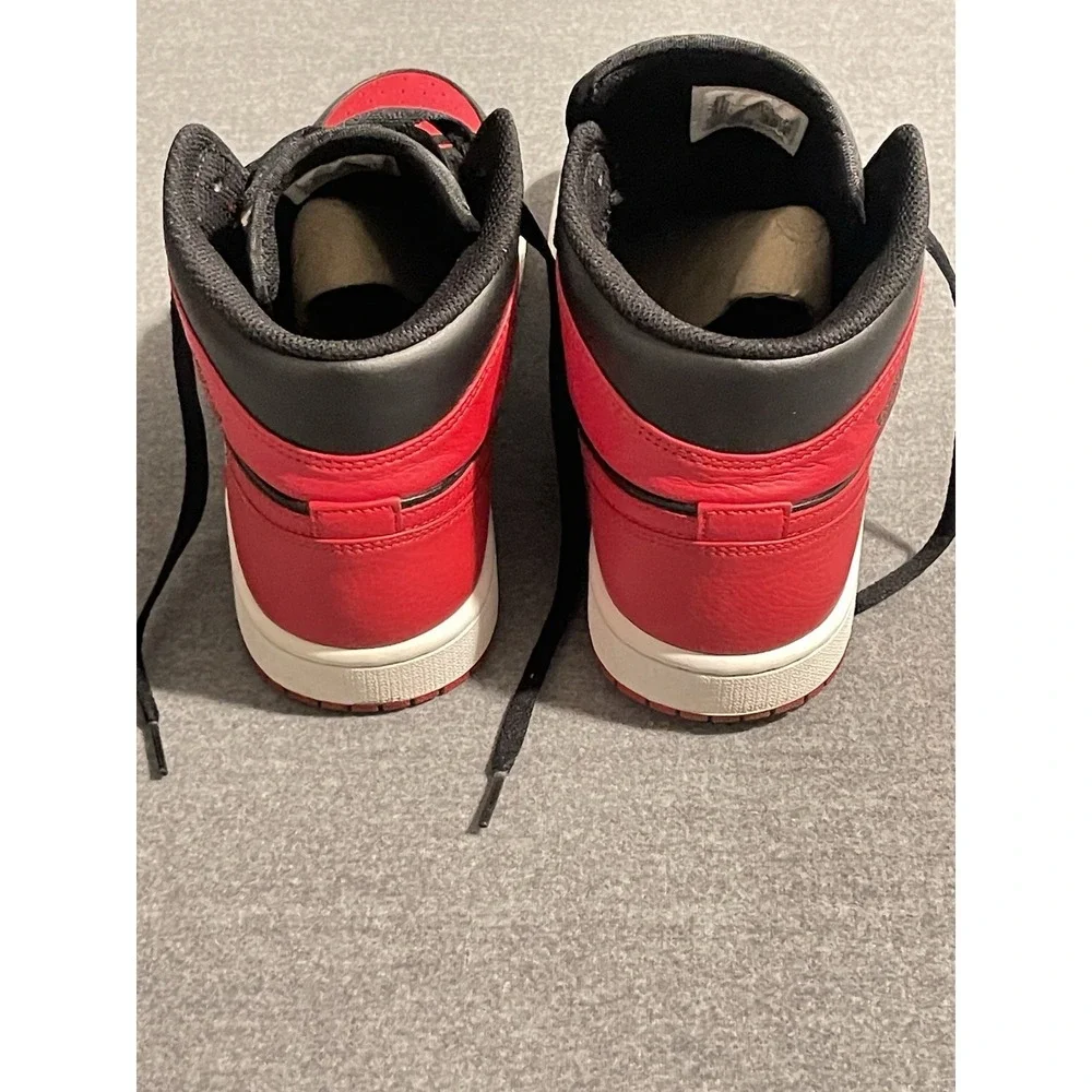 Nike Air Jordan 1 Mid Bred Black Red Men's Size 8.5 High Top Sneakers 554724-074